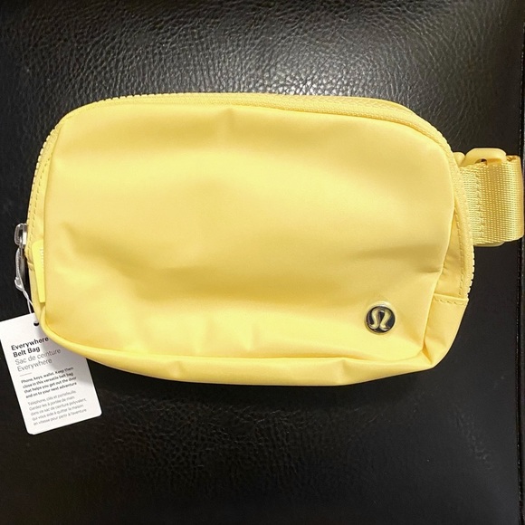 LAST ONE❗️Lululemon Everywhere Belt Bag Sunray ☀️ 🏖 - Picture 6 of 9